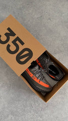 Yeezy Boost 350 V2 „Carbon Beluga“