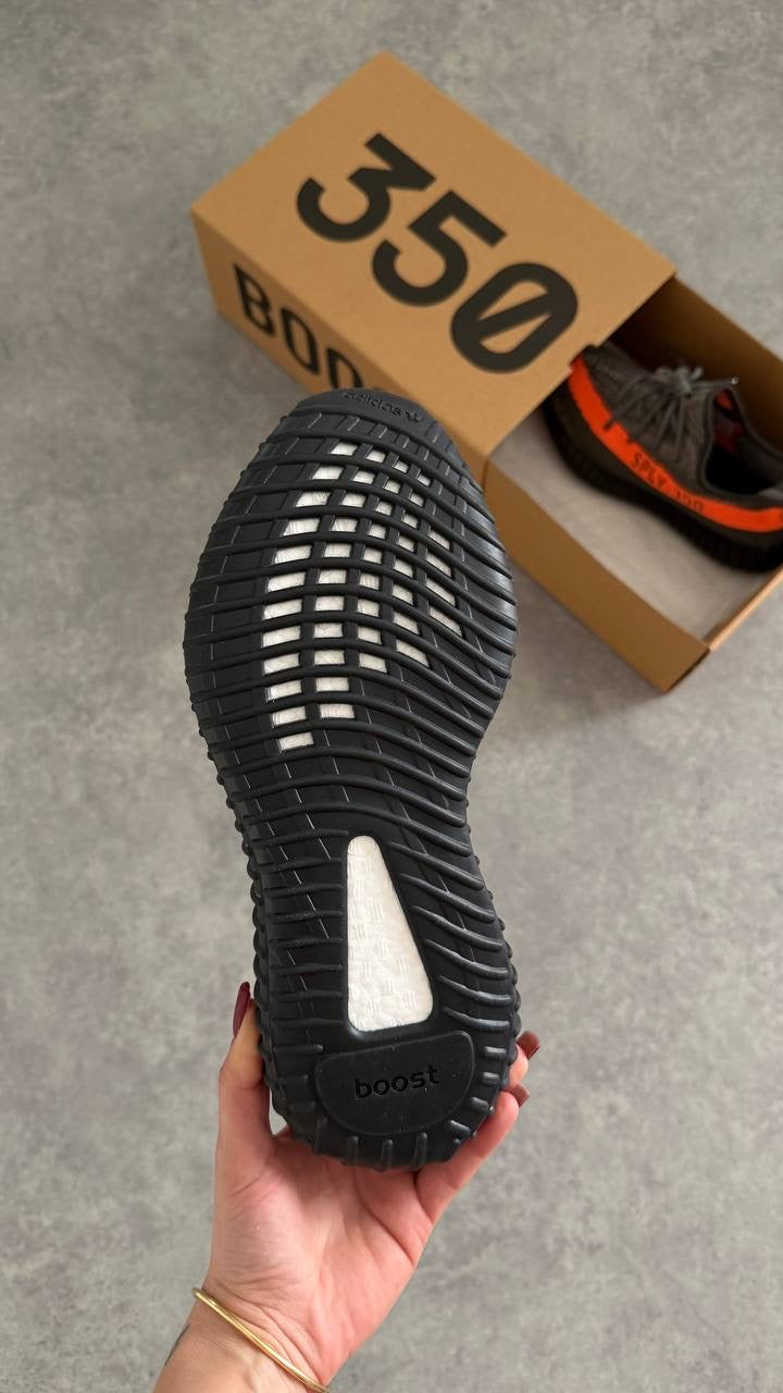 Yeezy Boost 350 V2 „Carbon Beluga“
