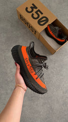 Yeezy Boost 350 V2 „Carbon Beluga“
