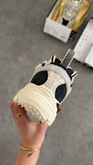 Мръсно бяло